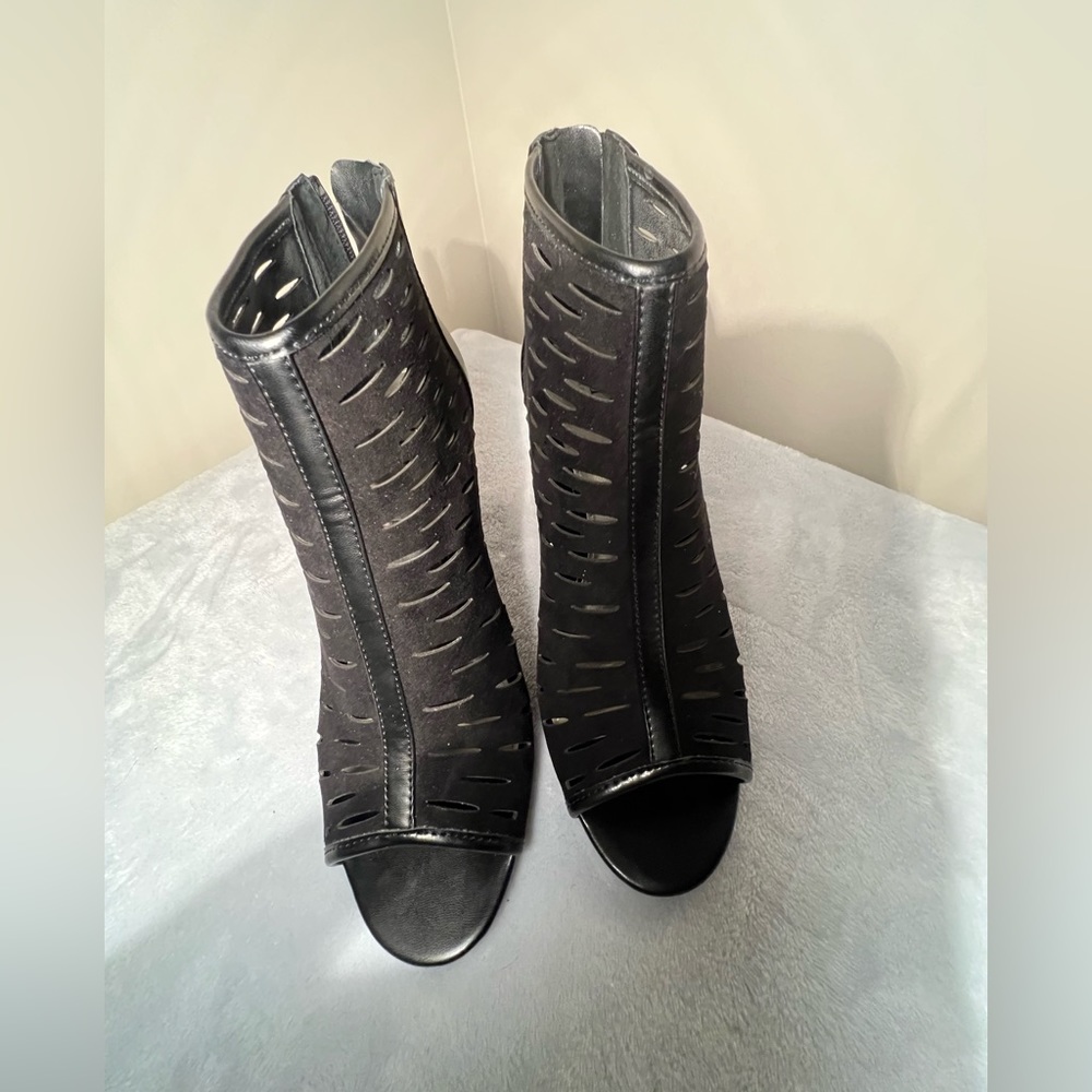 Ana Cornelius bootie 7.5